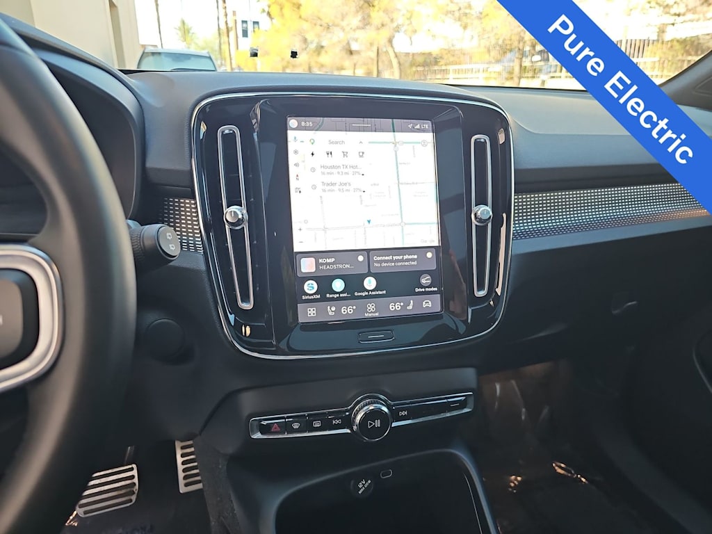 Thumbnail: 2022 Volvo XC40 - 15