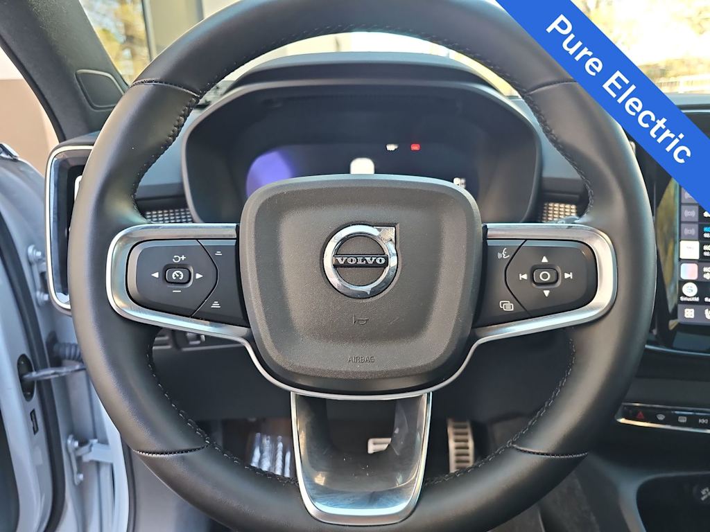 Thumbnail: 2022 Volvo XC40 - 14