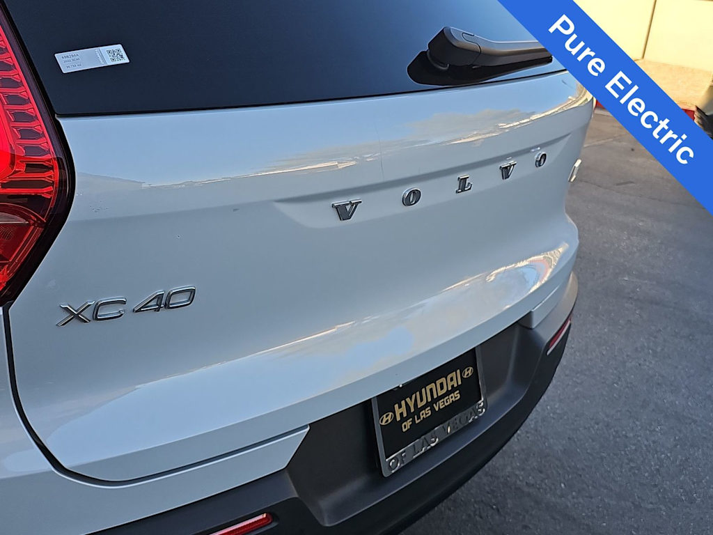 Thumbnail: 2022 Volvo XC40 - 7
