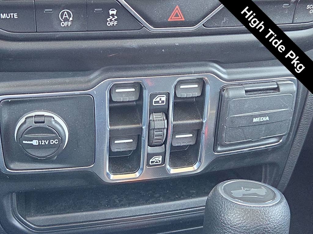 Thumbnail: 2022 Jeep Wrangler - 28