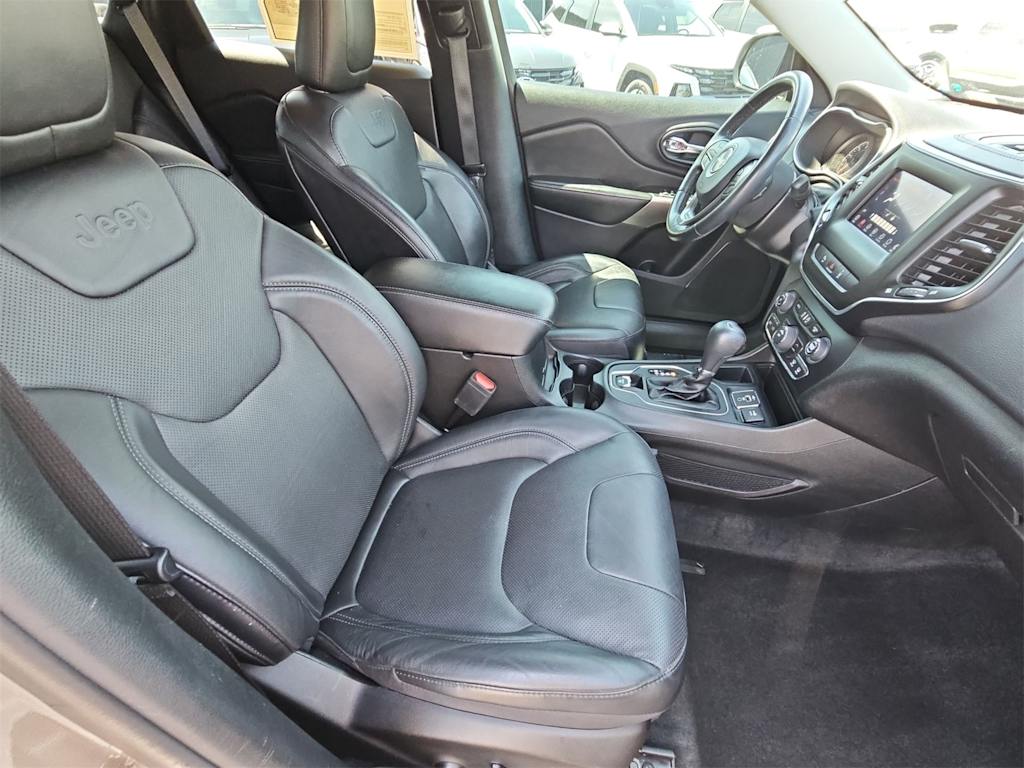 Thumbnail: 2021 Jeep Cherokee - 12