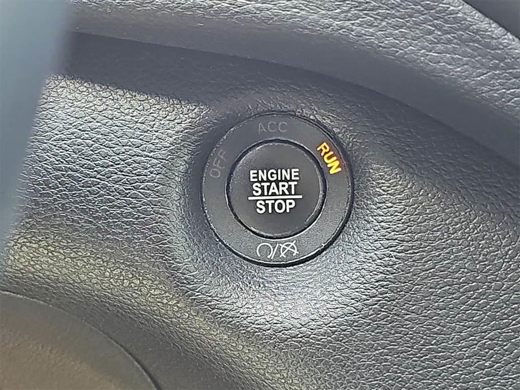 Thumbnail: 2021 Jeep Cherokee - 25