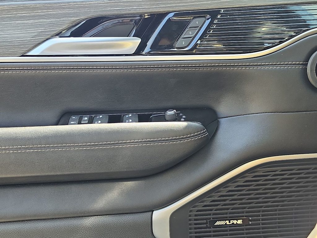Thumbnail: 2024 Jeep Wagoneer - 30