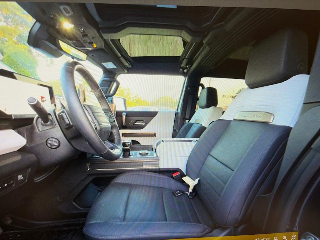 Thumbnail: 2025 GMC Hummer EV - 8