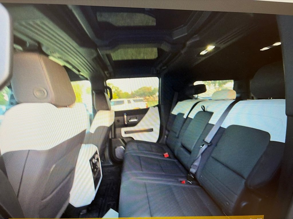 Thumbnail: 2025 GMC Hummer EV - 18