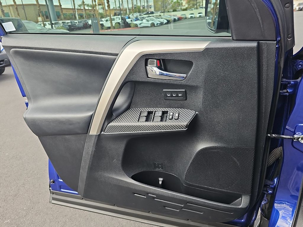 Thumbnail: 2015 Toyota RAV4 - 27