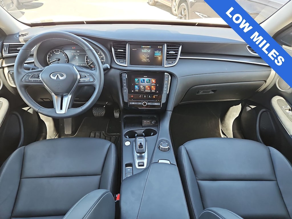 Thumbnail: 2025 INFINITI QX50 - 10