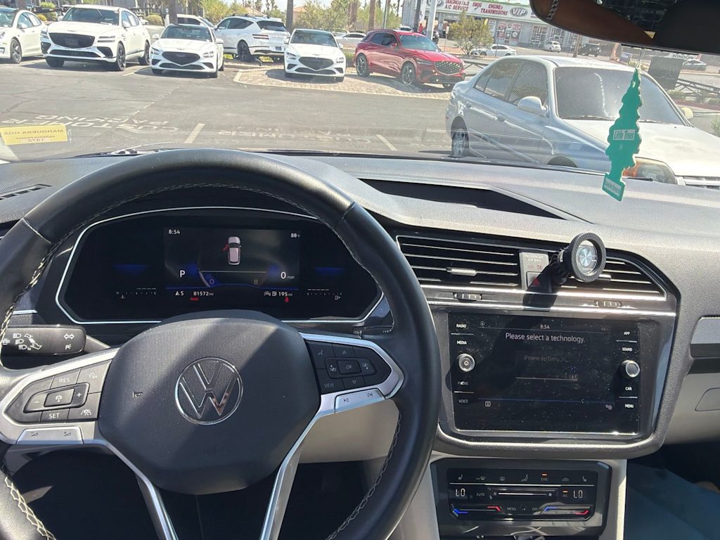 Thumbnail: 2022 Volkswagen Tiguan - 2