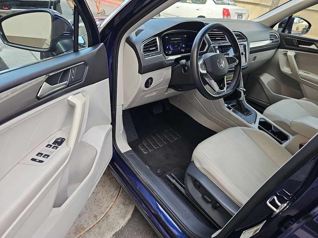 Thumbnail: 2022 Volkswagen Tiguan - 10