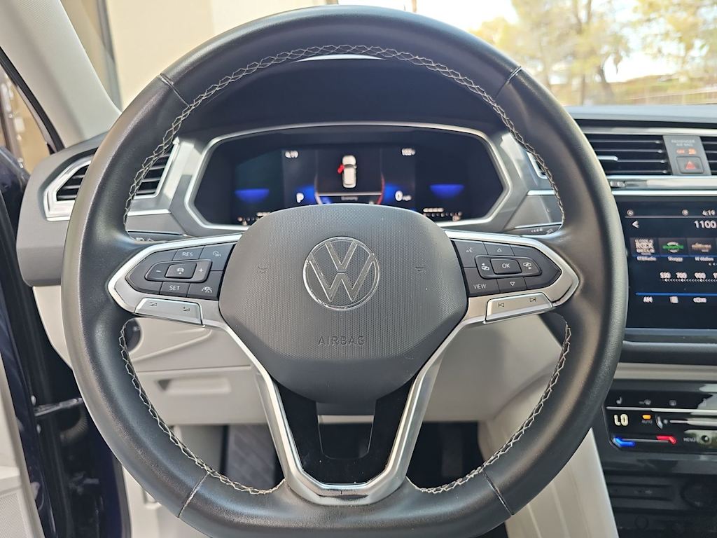 Thumbnail: 2022 Volkswagen Tiguan - 9