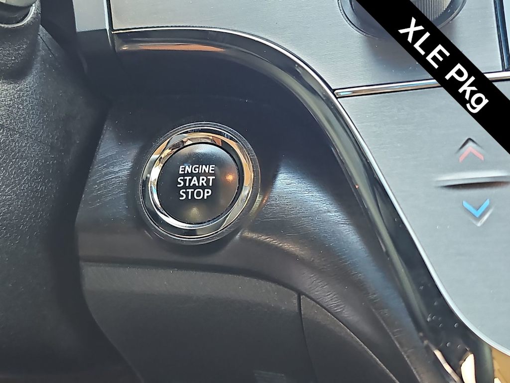 Thumbnail: 2017 Toyota Avalon - 25