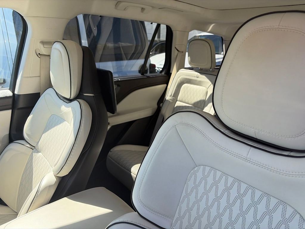 Thumbnail: 2020 Lincoln Aviator - 7