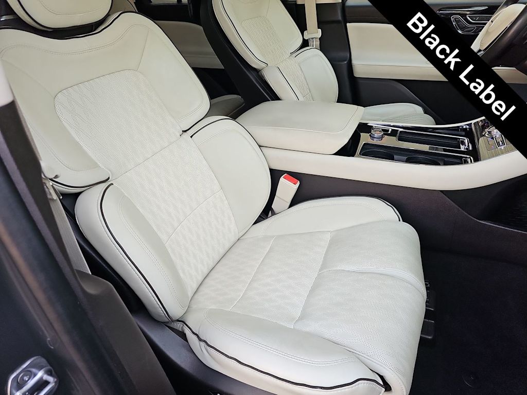 Thumbnail: 2020 Lincoln Aviator - 23