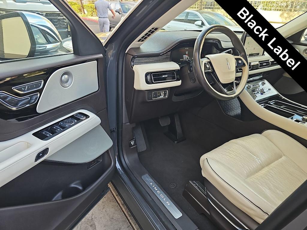 Thumbnail: 2020 Lincoln Aviator - 2