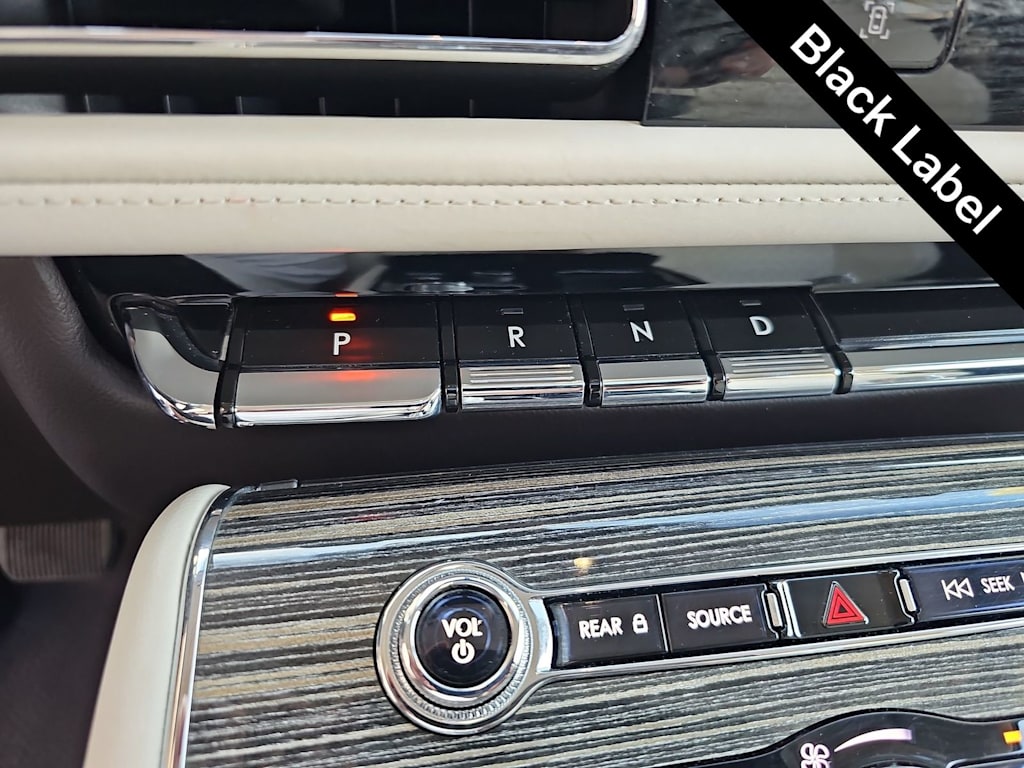 Thumbnail: 2020 Lincoln Aviator - 24