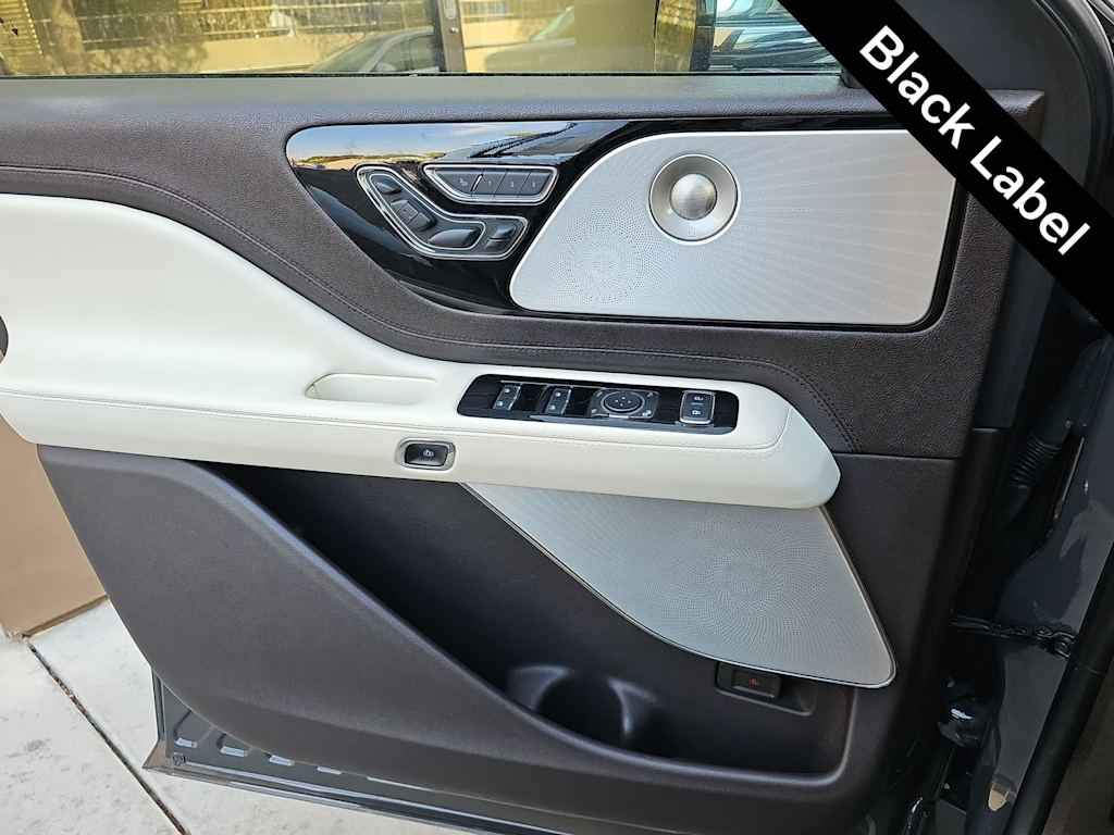Thumbnail: 2020 Lincoln Aviator - 28