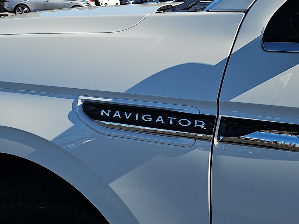 Thumbnail: 2024 Lincoln Navigator - 7