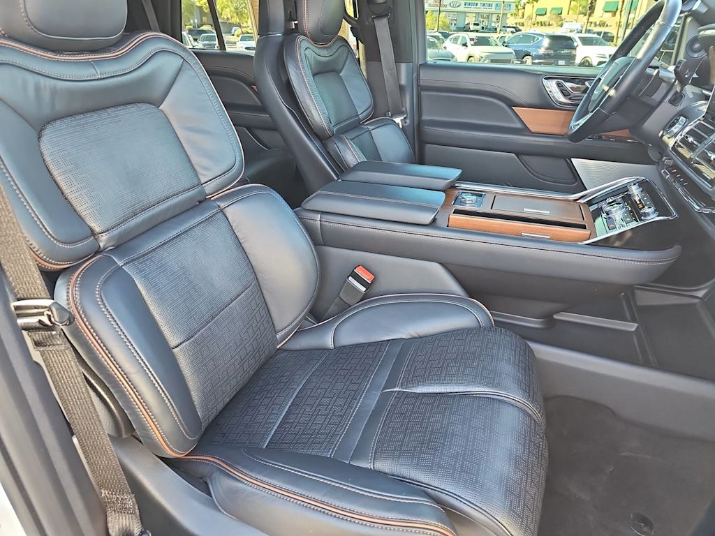 Thumbnail: 2024 Lincoln Navigator - 11