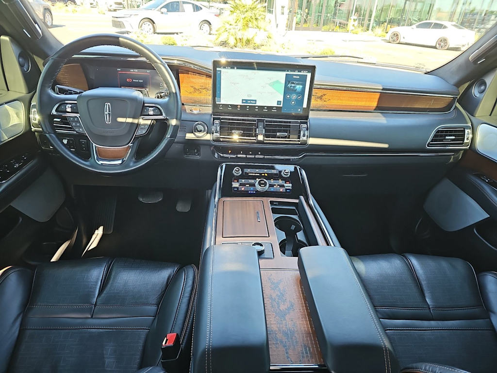 Thumbnail: 2024 Lincoln Navigator - 9