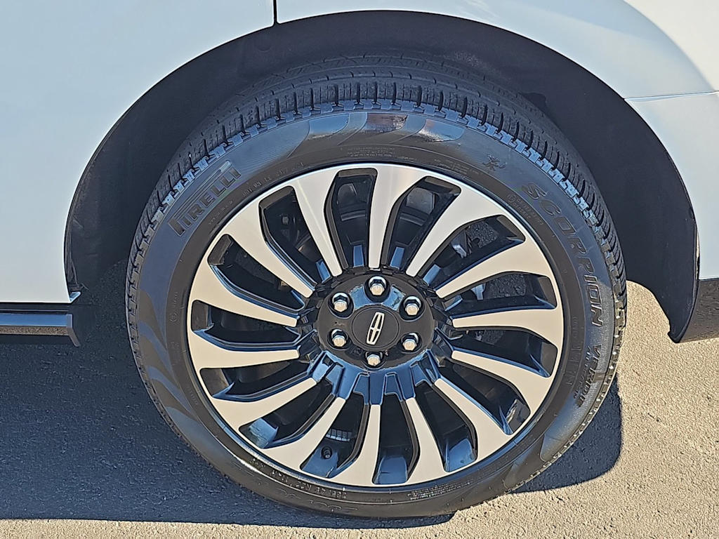 Thumbnail: 2024 Lincoln Navigator - 8
