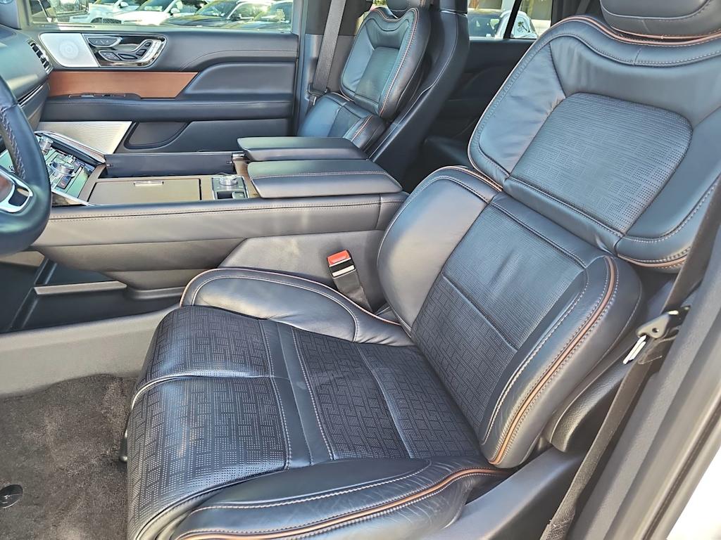 Thumbnail: 2024 Lincoln Navigator - 10