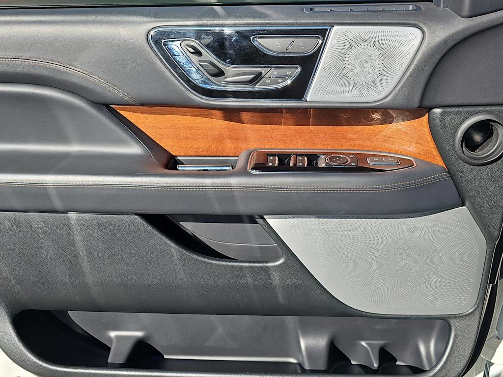 Thumbnail: 2024 Lincoln Navigator - 27