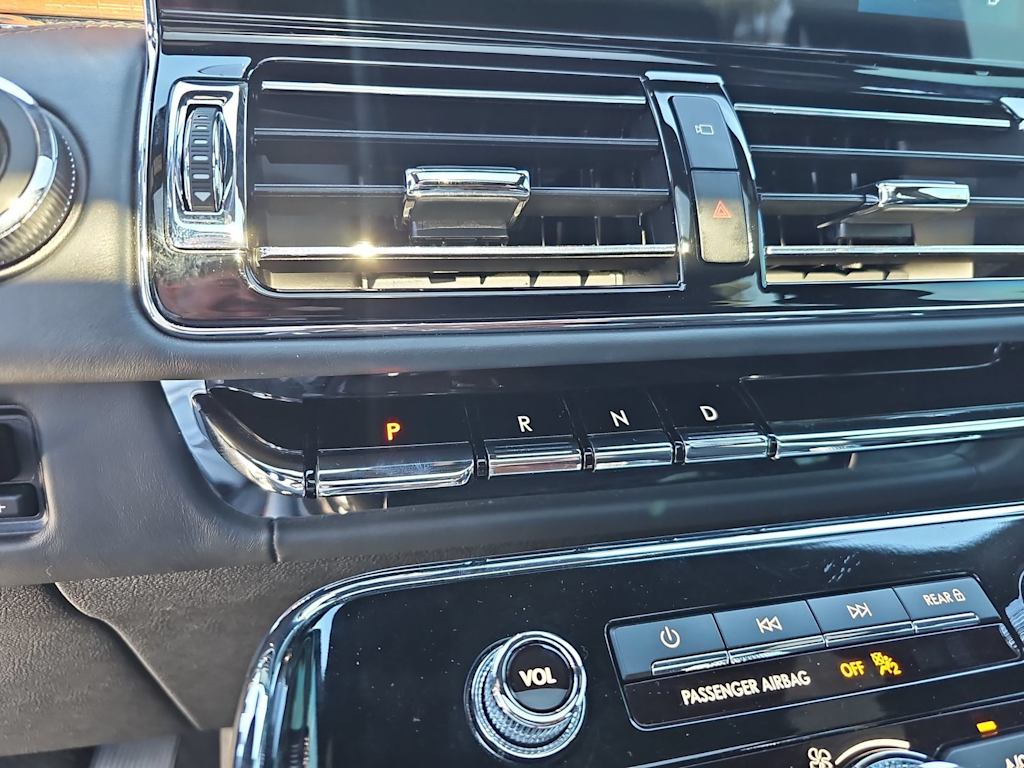 Thumbnail: 2024 Lincoln Navigator - 22