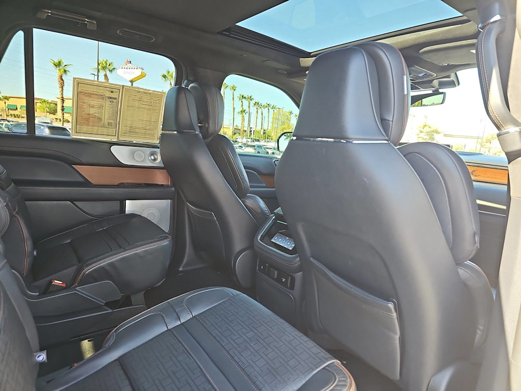 Thumbnail: 2024 Lincoln Navigator - 12
