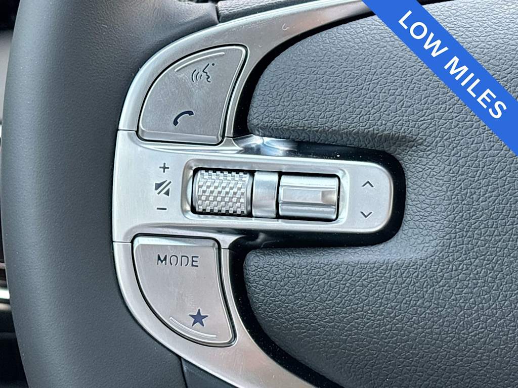 Thumbnail: 2024 Genesis GV70 - 33