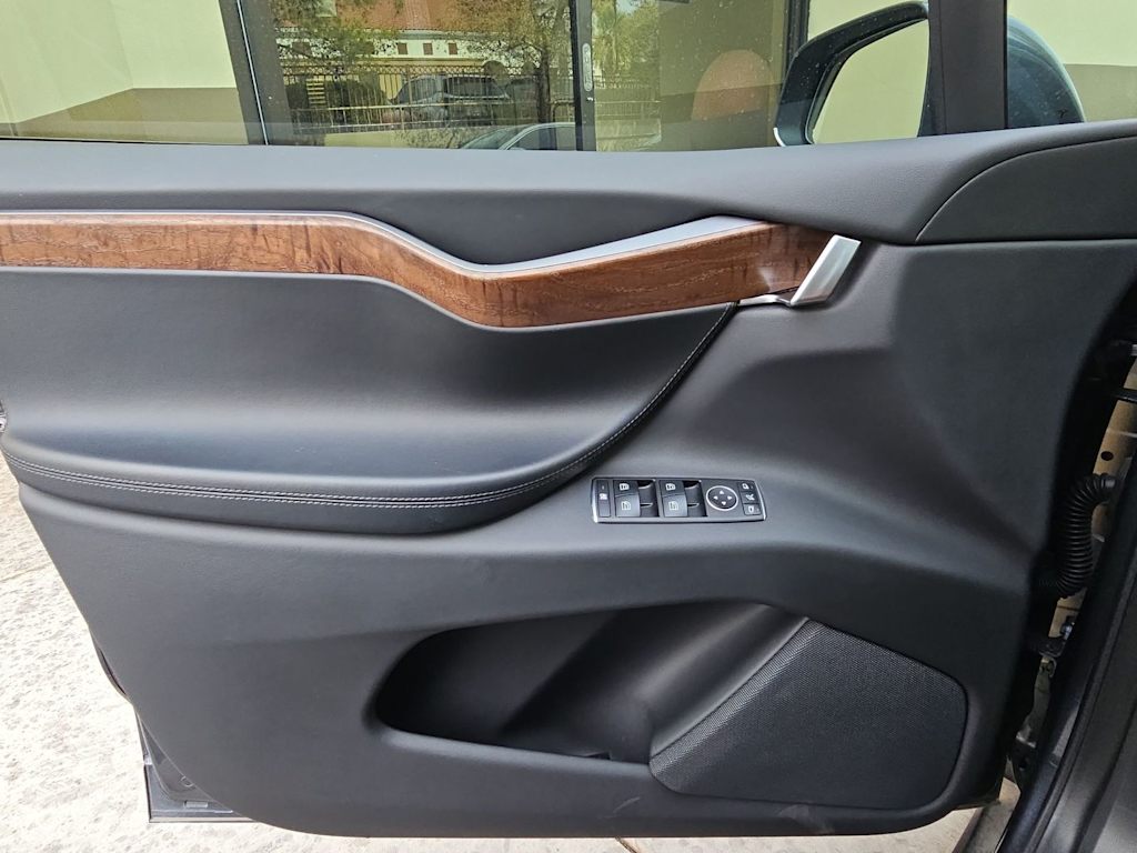 Thumbnail: 2020 Tesla Model X - 26