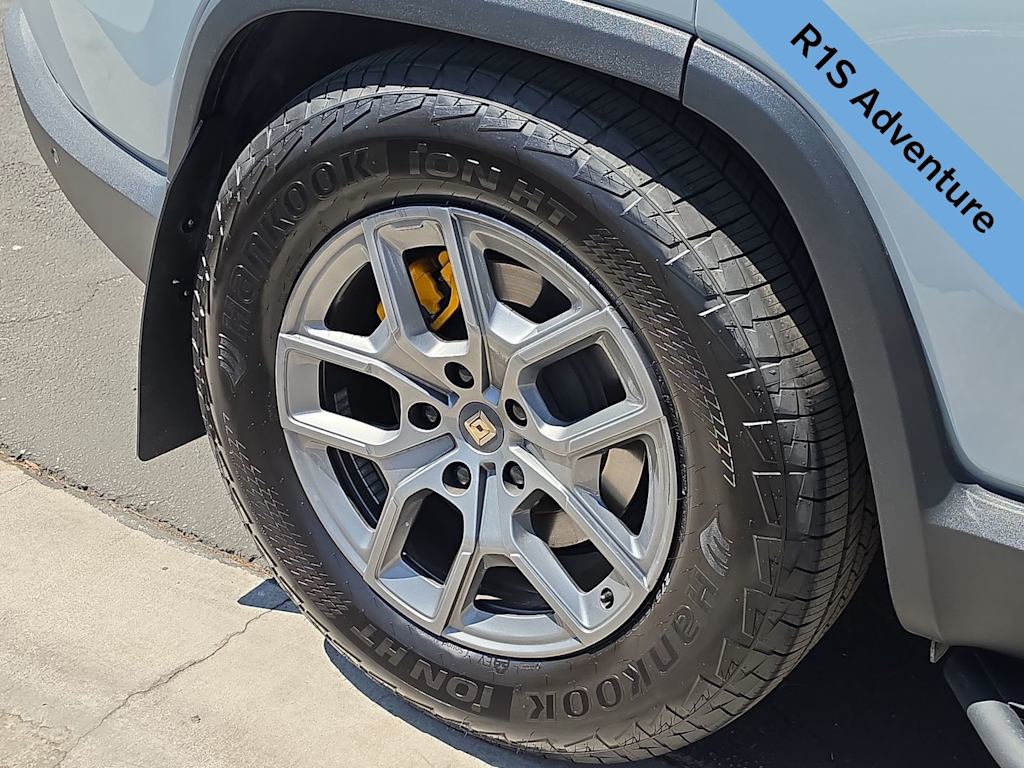Thumbnail: 2023 Rivian R1S - 8