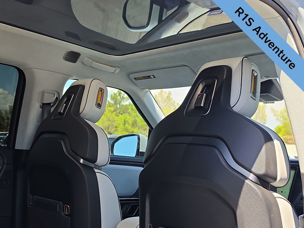 Thumbnail: 2023 Rivian R1S - 22