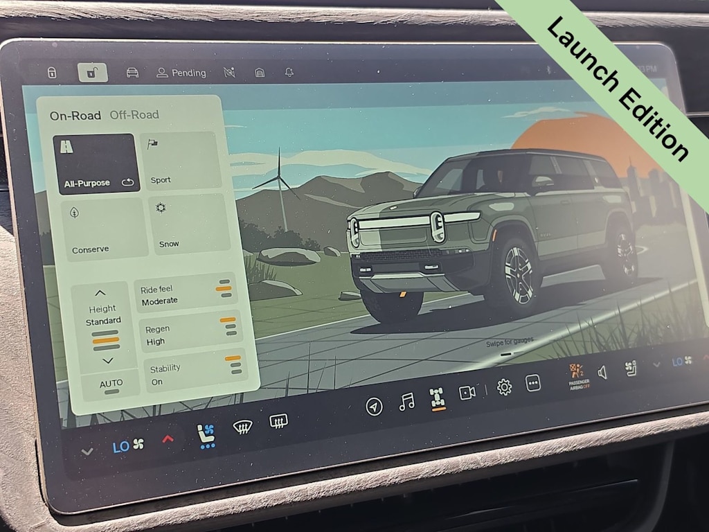 Thumbnail: 2022 Rivian R1S - 28