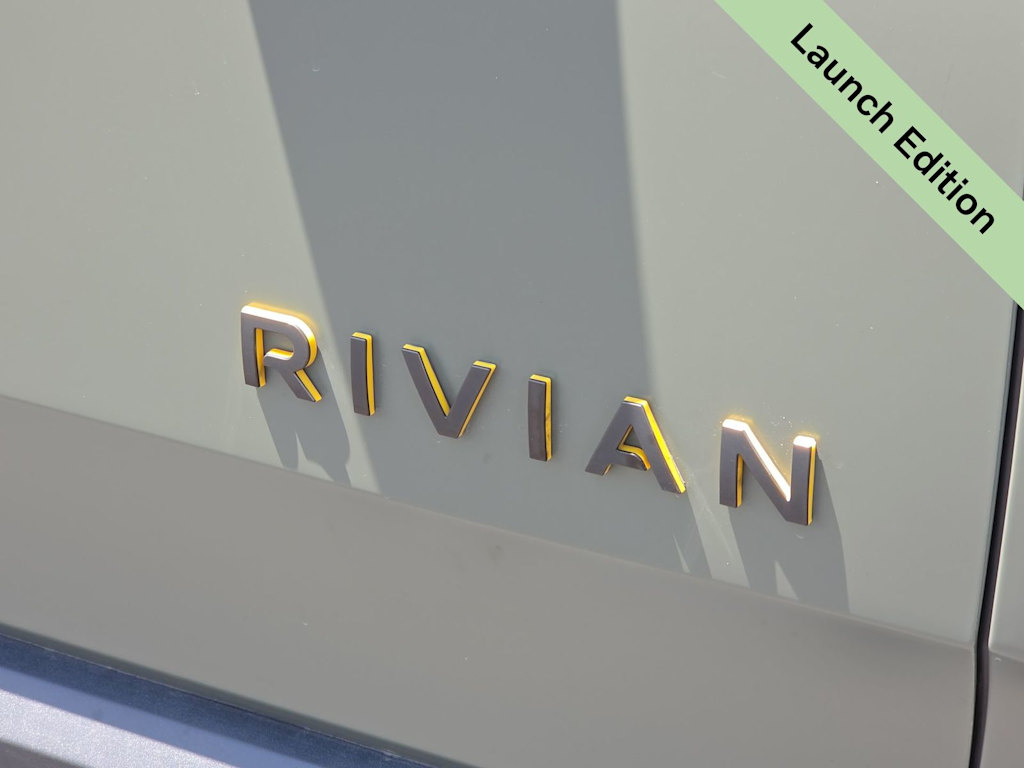 Thumbnail: 2022 Rivian R1S - 7