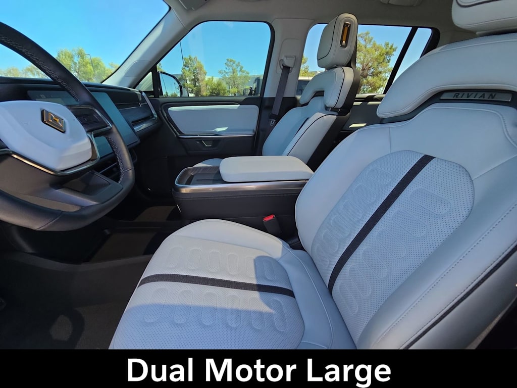 Thumbnail: 2025 Rivian R1S - 12