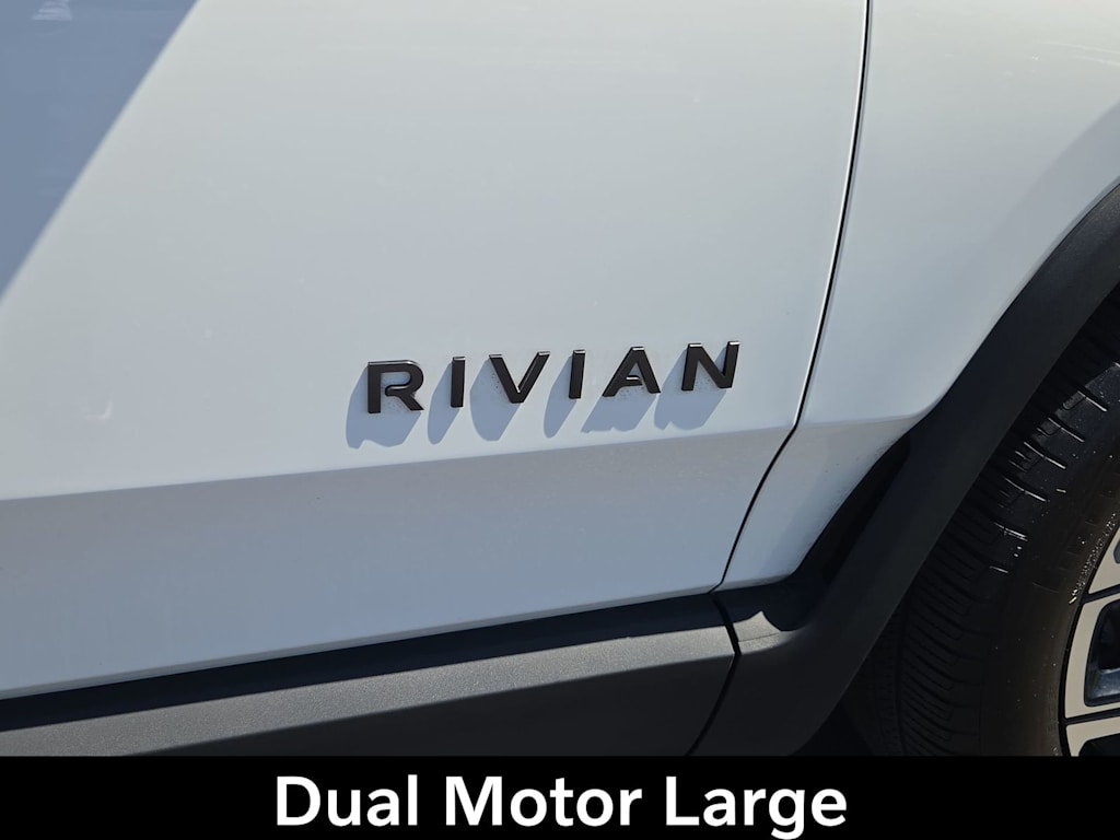 Thumbnail: 2025 Rivian R1S - 7