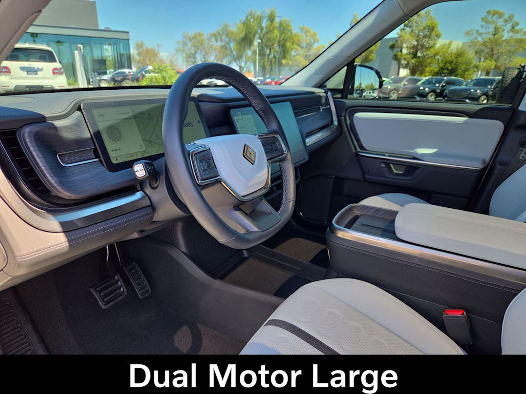 Thumbnail: 2025 Rivian R1S - 2