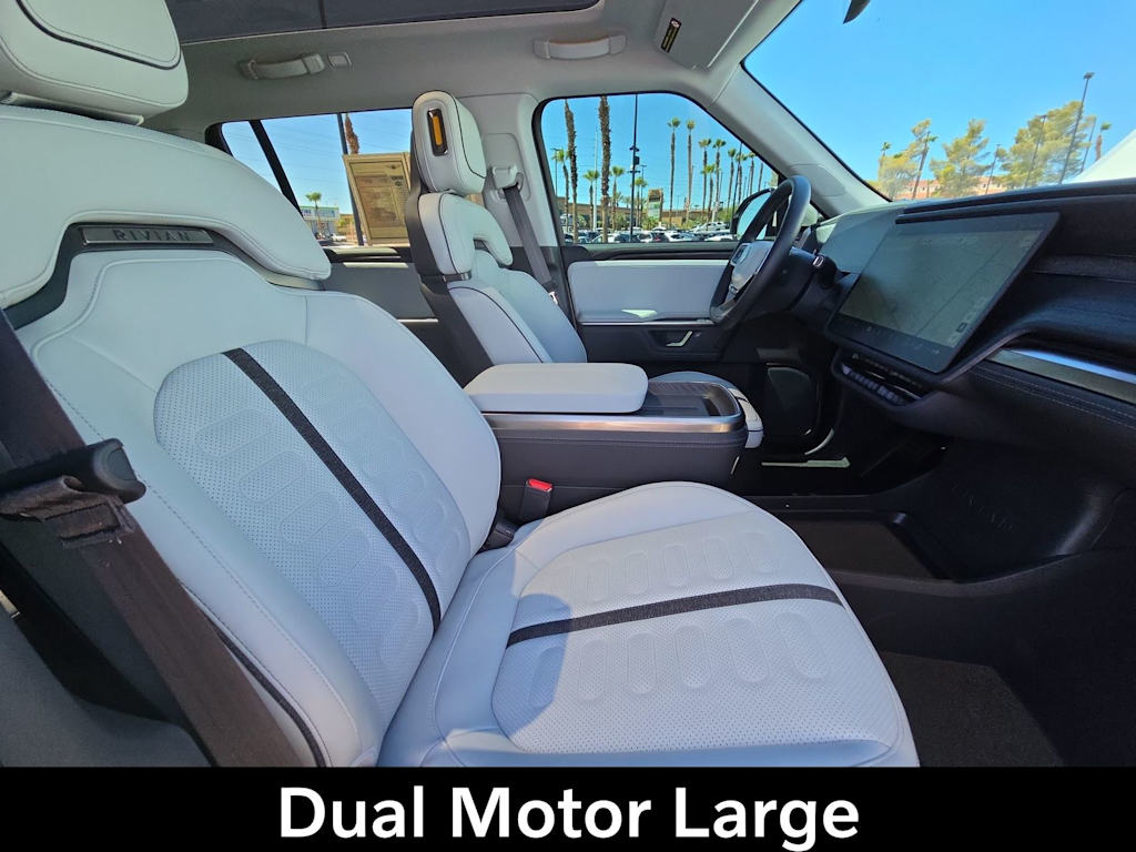 Thumbnail: 2025 Rivian R1S - 11