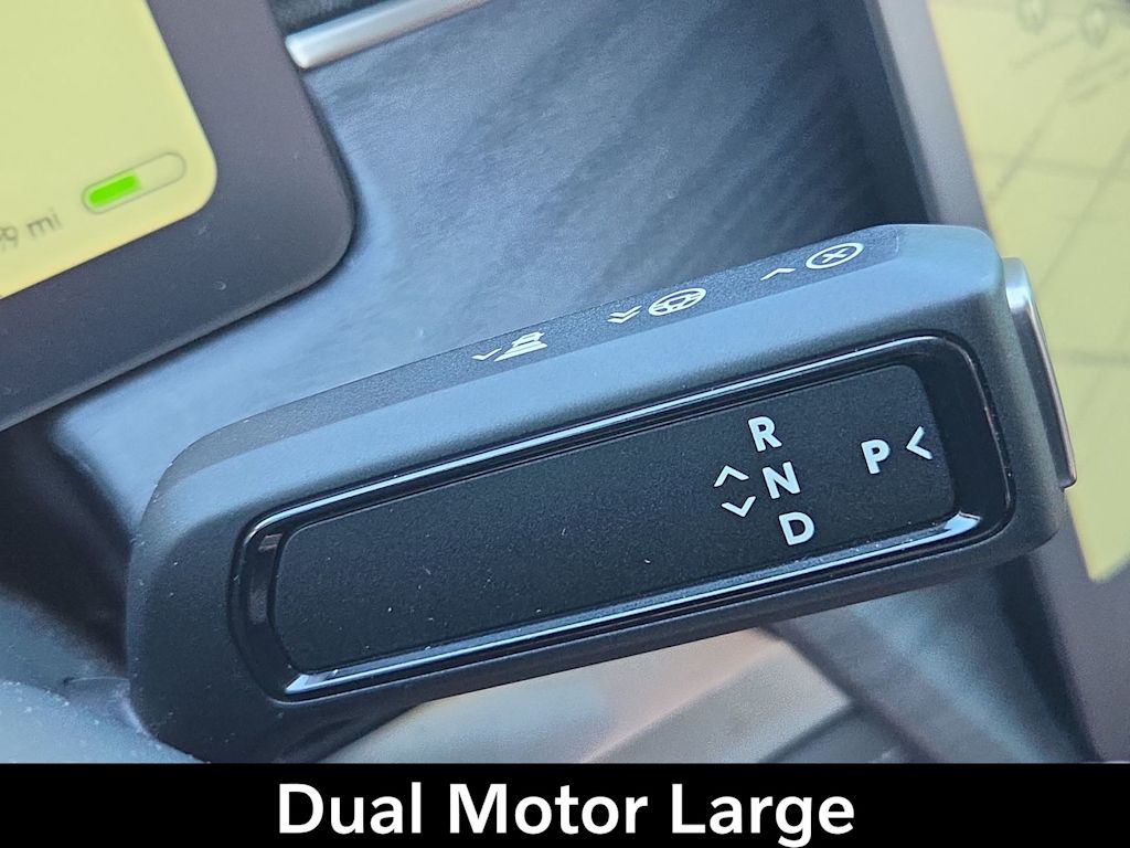 Thumbnail: 2025 Rivian R1S - 23