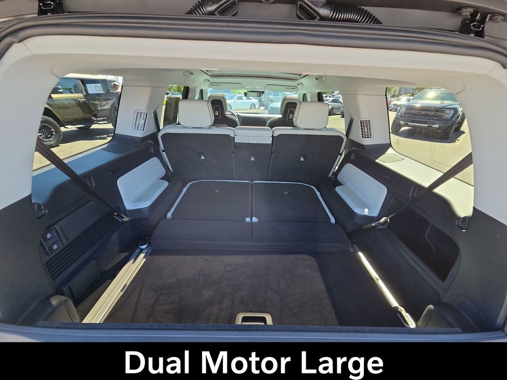 Thumbnail: 2025 Rivian R1S - 24