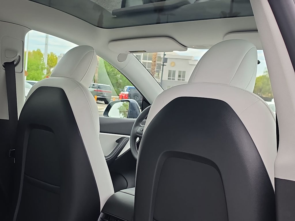 Thumbnail: 2022 Tesla Model Y - 15