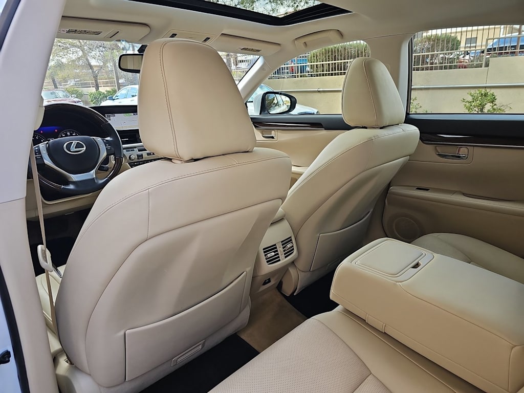 Thumbnail: 2015 Lexus ES - 12