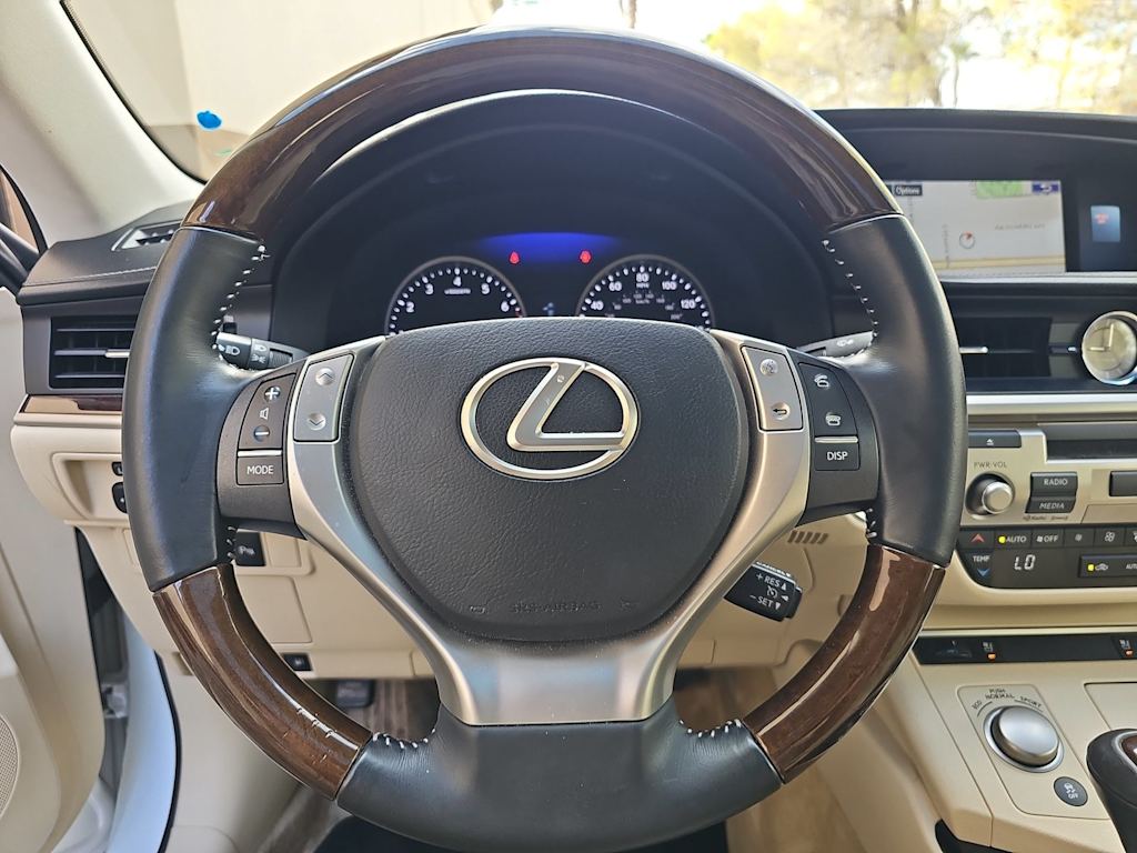 Thumbnail: 2015 Lexus ES - 13