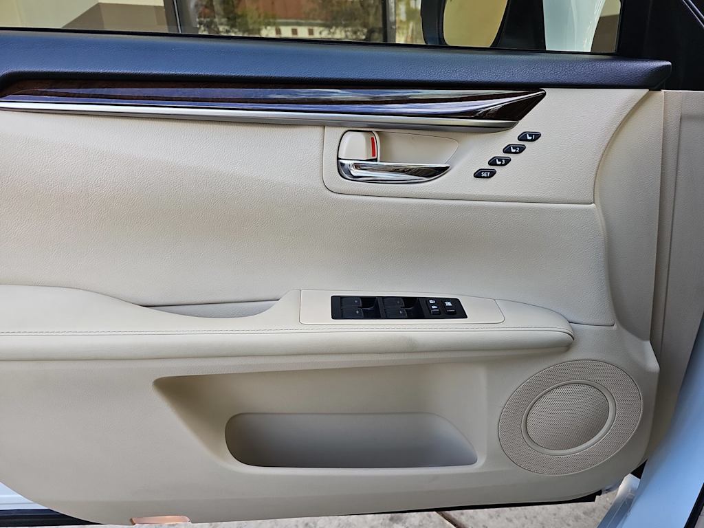 Thumbnail: 2015 Lexus ES - 28