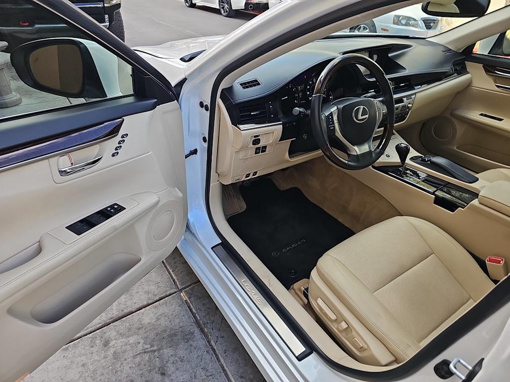Thumbnail: 2015 Lexus ES - 2
