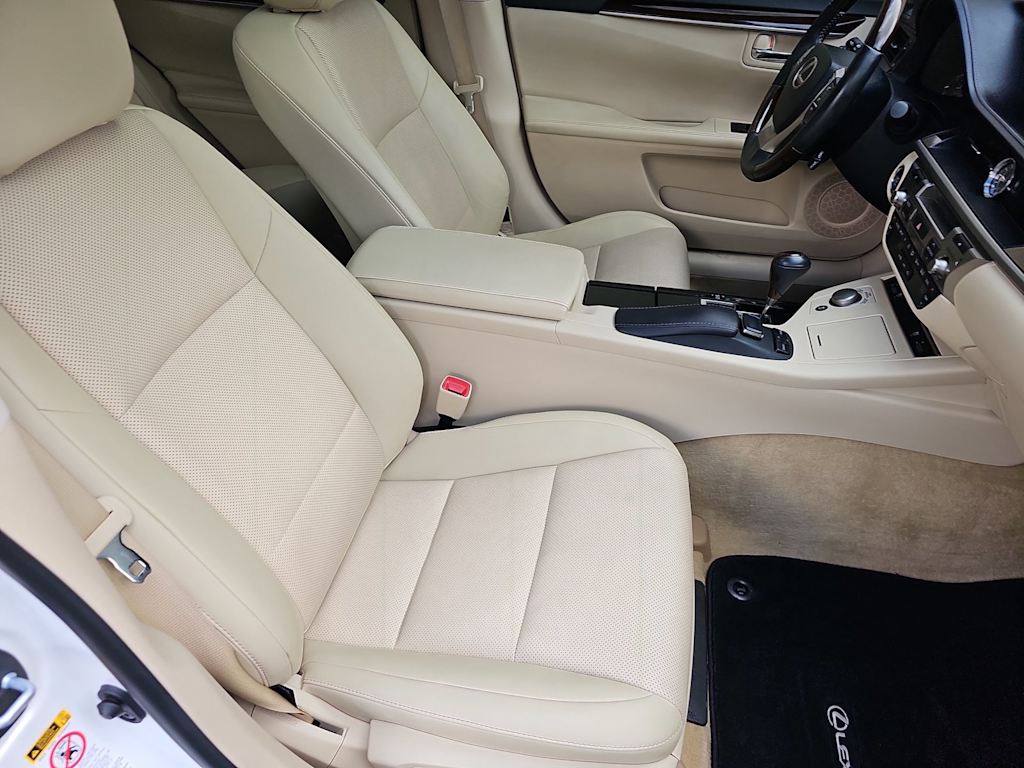 Thumbnail: 2015 Lexus ES - 11