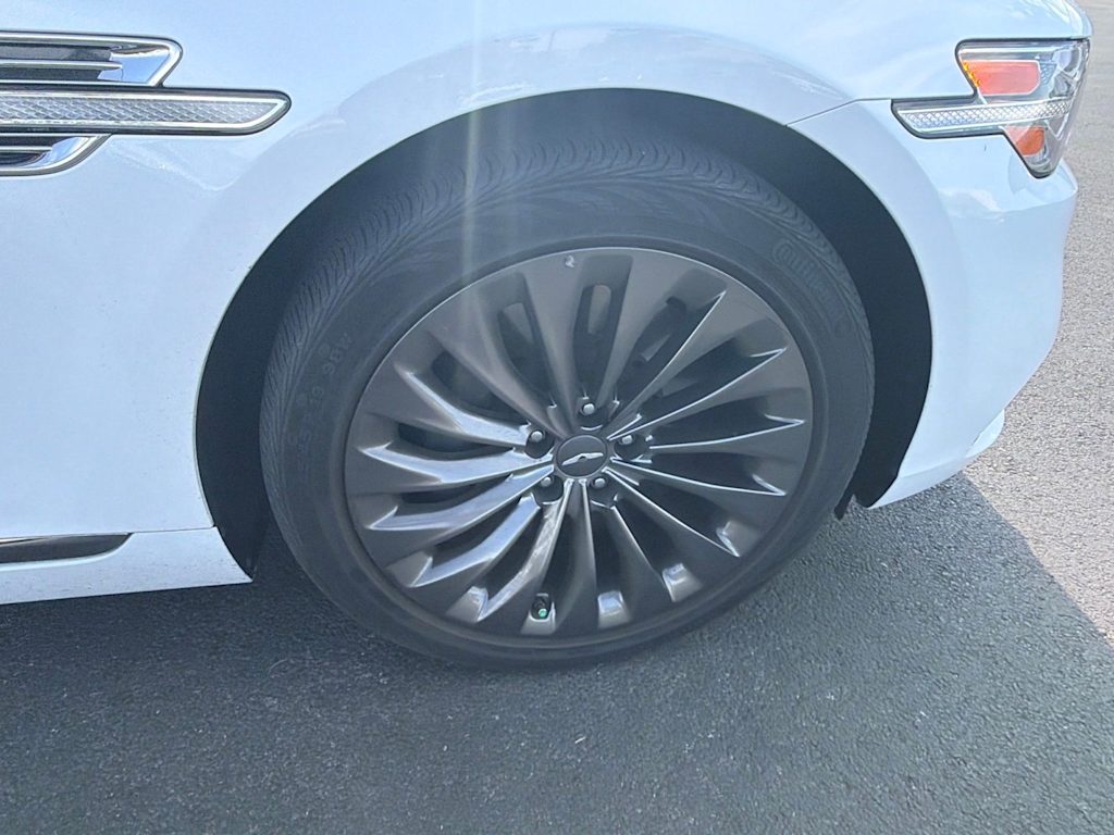 Thumbnail: 2020 Genesis G90 - 16