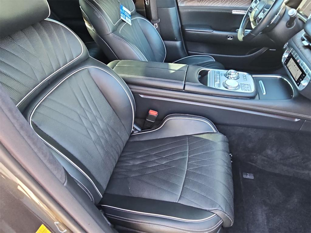 Thumbnail: 2023 Genesis G90 - 9