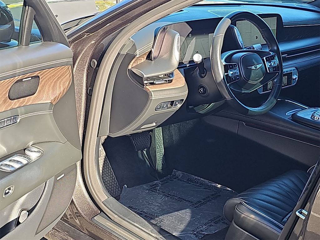 Thumbnail: 2023 Genesis G90 - 2