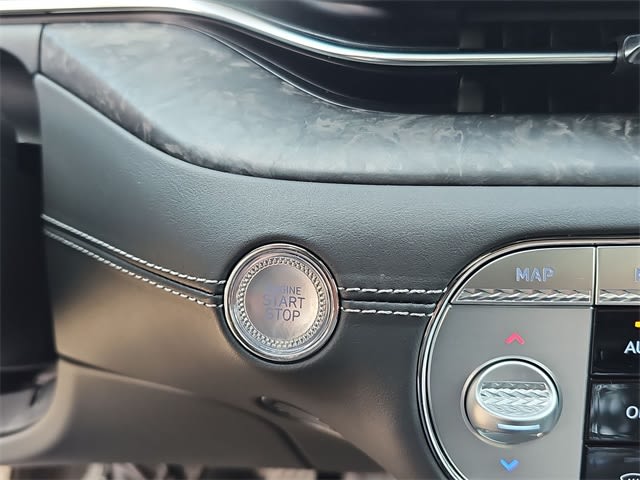 2025 Genesis G90  26